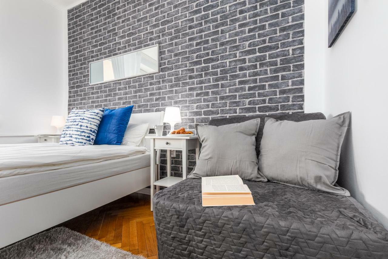 Madelaine By Renters Apartment *